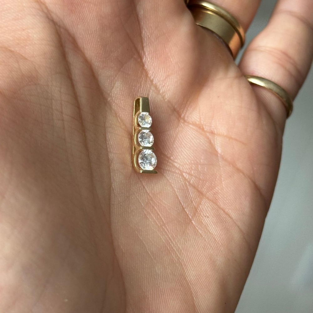Vintage 14k yellow gold Gold pendant with 3 cubic zirconia stones